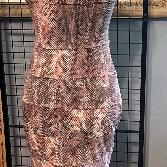 TALULAH Pink and Gray Patterned Mini Dress - Picture 7 of 9